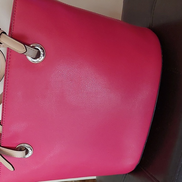 Michael Kors-Bucket Tote - Picture 2 of 7